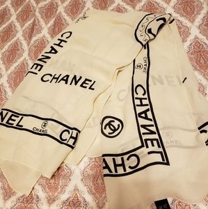 Chanel oversize squsre scarf